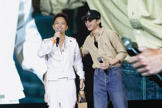 Thêm nhiều ca sĩ âm thầm xóa loạt ca khúc nhạy cảm sau lệnh cấm ở TPHCM