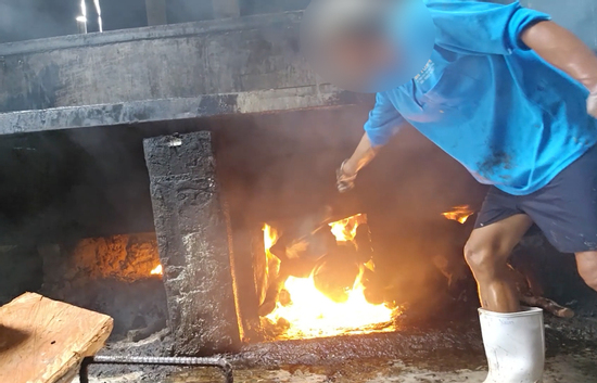 Về thủ phủ công khai dựng xưởng, nổi lửa ‘nấu’ dầu diesel bằng nhớt thải