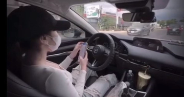 Xác minh video cô gái buông vô lăng ô tô rồi lướt điện thoại