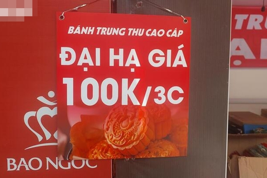 Sát Tết Trung Thu, quầy bánh treo biển đại hạ giá 100.000 đồng/3 chiếc