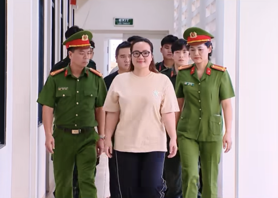 Bắt tạm giam Hoàng Hường