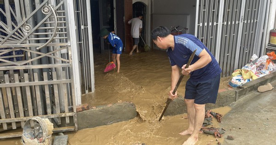 Cách vệ sinh nhà cửa sau bão lũ nhanh chóng, hiệu quả