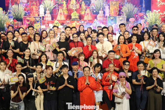 Hàng trăm nghệ sĩ cúng Tổ nghề