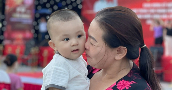 Hơn 20 năm không sinh nở, mẹ kế Bắc Ninh một lòng nuôi 2 con chồng khôn lớn