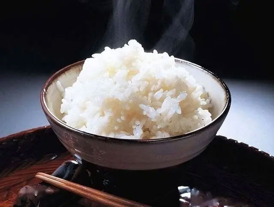 Một phụ nữ 45 tuổi suốt một năm chỉ ăn rau không ăn cơm, cơ thể thay đổi ra sao?