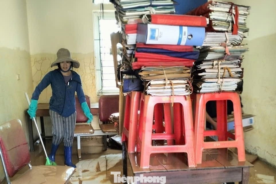 Nhiều trường học ở Nghệ An chìm trong biển nước