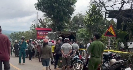 Phát hiện 3 người tử vong với nhiều vết thương, két sắt trong nhà bị xáo trộn