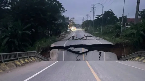 Sập gãy đường dẫn lên cầu Tát Luông ở Tuyên Quang