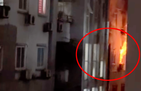 Cháy tại chung cư cao 12 tầng ở Hà Nội