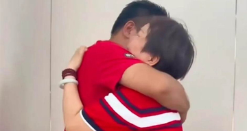 Con 9 tháng tuổi bị bắt cóc ngay trước cửa nhà, mẹ nghẹn ngào gặp lại sau 18 năm