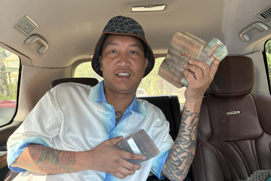 Động thái 'căng đét' phía Huấn Hoa Hồng giữa ồn ào bị cả MXH gọi tên