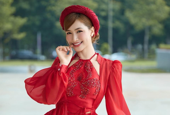 Hòa Minzy tiếp tục gây ngỡ ngàng với số tiền ủng hộ bà con miền Trung