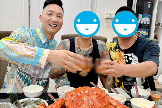 Ảnh cận biệt thự dát vàng trị giá 50 tỷ của Huấn Hoa Hồng tại Hà Nội