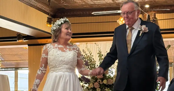 Kết hôn lần đầu ở tuổi 76, bà lão chứng minh 'không bao giờ là quá muộn để yêu'