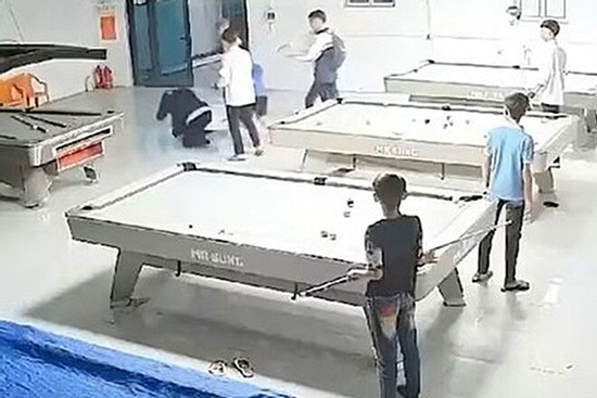 Một học sinh ở Nghệ An bị bạn đánh trong quán bida, phải nhập viện cấp cứu