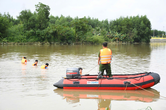 Nam thanh niên bị lũ cuốn thiệt mạng khi chạy xe qua cầu ở Quảng Ngãi