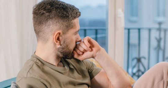 Vì câu nói của thông gia, bố làm một việc khiến con trai day dứt