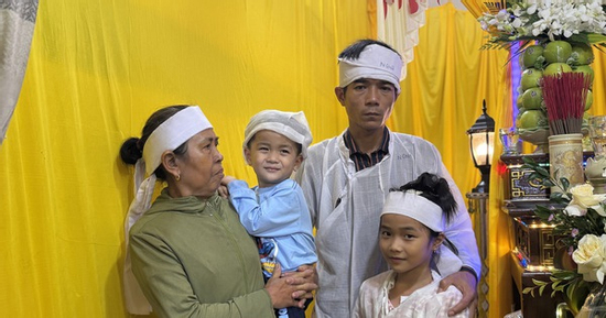 Vụ nữ công nhân bị lũ cuốn ở Đà Nẵng: Tiếng khóc xé lòng của hai đứa trẻ