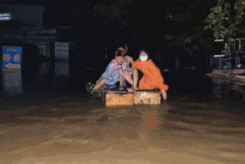 Đêm trong thôn ngập chưa từng thấy