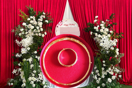 Mẹ chồng trao kiềng vàng 5 chỉ, cô dâu tắt nụ cười rồi bật khóc trước sự thật