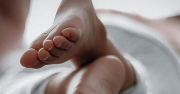 Người đàn ông nặng 138kg vô tình giẫm tử vong con của bạn gái