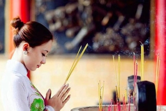 Khung giờ đẹp cúng chính Rằm tháng 8 âm lịch 2025 và nghi lễ cúng, văn khấn chuẩn cho mọi nhà