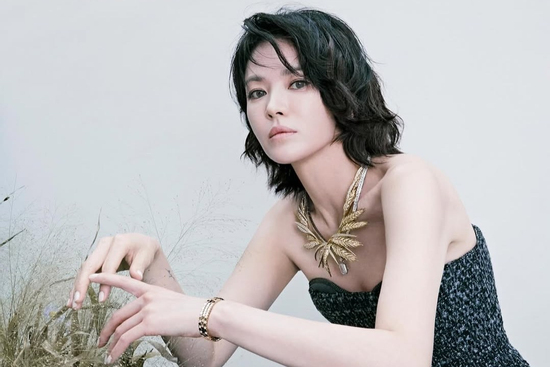 Song Hye Kyo khác lạ không nhận ra ở tuổi 44, gây sốt mạng xã hội vì quá đẹp