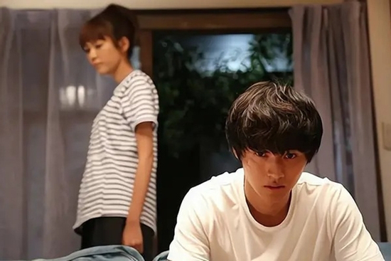 Cùng góp tiền mua nhà tân hôn, cô dâu chết lặng khi phát hiện người đứng tên sổ đỏ