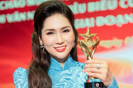 'Hoa hậu cải lương' vừa được vinh danh nghệ sĩ tiêu biểu toàn quốc là ai?