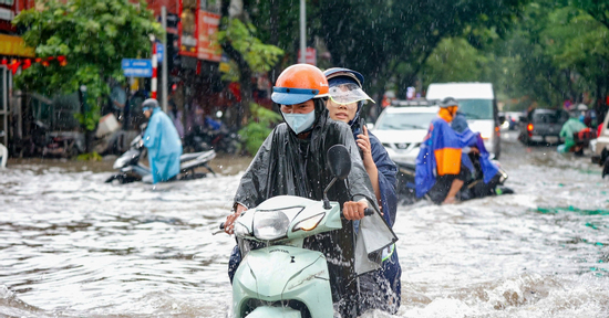 Bão số 11 suy yếu thành áp thấp nhiệt đới, Hà Nội đề phòng giông lốc, gió mạnh