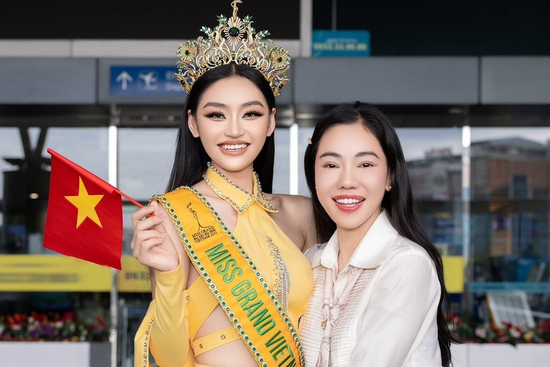 Động thái của 'bà trùm' Kim Dung và các Hoa hậu sau khi Yến Nhi phát ngôn gây sốc