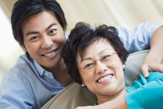 Sống với mẹ vợ bị liệt 10 năm, lời đề nghị của chồng khiến tôi không thể chịu đựng nổi