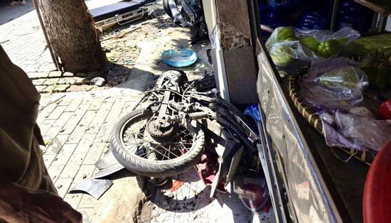 Taxi công nghệ chạy ngược chiều, tông tử vong người đi xe máy ở TP.HCM