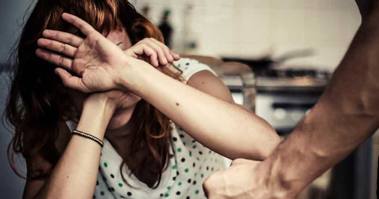 Người cha phóng xe 80km trong đêm, tát thẳng mặt con rể vũ phu và đón con gái về