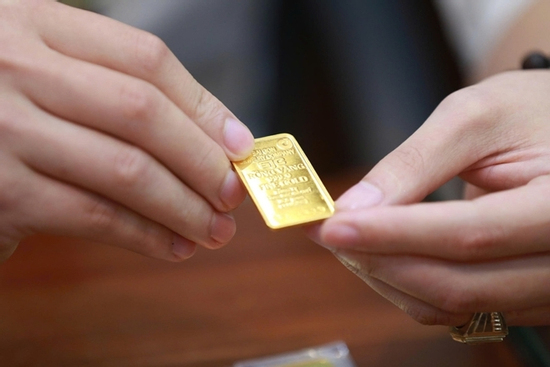 Giá vàng hôm nay 7/10: Trên đà chinh phục đỉnh 4.000 USD/ounce