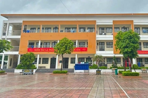 Trường học ở Hà Nội phản hồi về thông tin 'trời mưa vẫn điểm danh, xét đi học muộn'