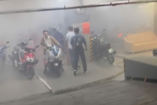 Cháy hầm giữ xe cao ốc 11 tầng ở TPHCM, hàng chục người tháo chạy