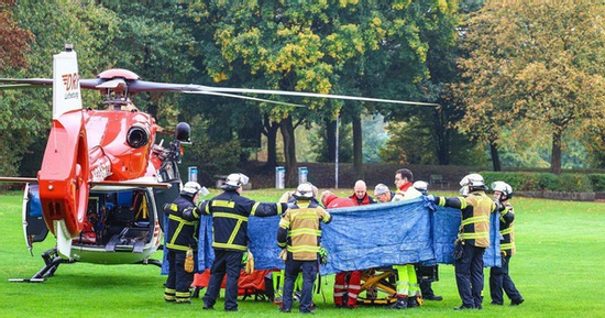 Đức: Nữ thị trưởng mới đắc cử bị đâm nguy kịch ngay trước nhà riêng