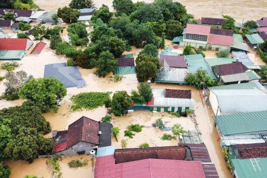 Hai cơn bão làm 80 người chết và mất tích, thiệt hại hàng chục nghìn tỉ đồng