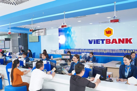 Lãi suất ngân hàng hôm nay 8/10/2025: Tung giải thưởng kim cương nửa tỷ cho người gửi tiền