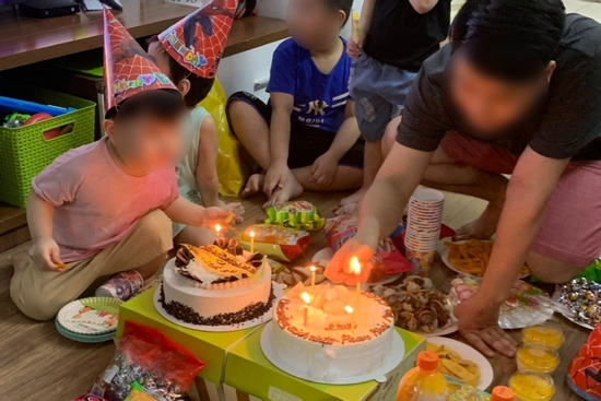 Mừng sinh nhật cháu hàng xóm 100.000 đồng, người phụ nữ sốc vì 1 câu nói