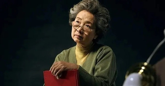 Dành nửa lương hưu đưa cho con dâu, tôi nhận ra mình đã sai lầm nhiều năm sau một câu nói của thông gia