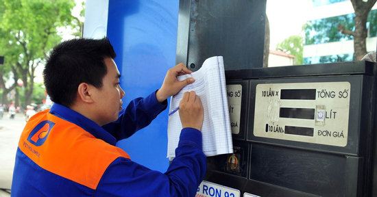 Giá xăng dầu đồng loạt giảm