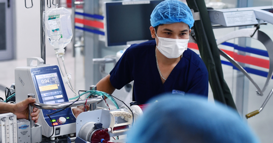 Người đàn ông nhồi máu cơ tim tự lái xe 200km đi cấp cứu