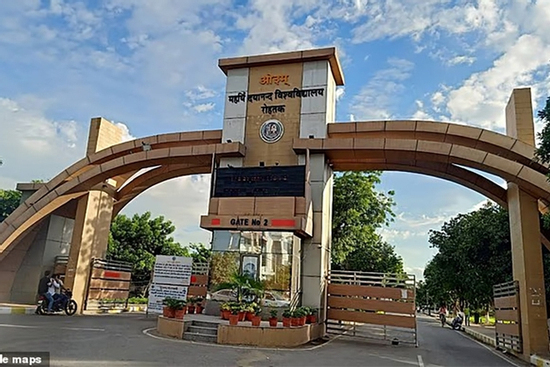 Nhân viên nữ bị ép chụp ảnh băng vệ sinh chứng minh 'đèn đỏ', cảnh sát vào cuộc