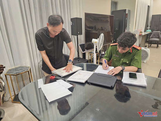 Hình ảnh công an khám xét biệt thự sang trọng của Trương Ngọc Ánh