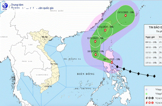 Bão Fung-Wong giật trên cấp 17 sắp vào Biển Đông, nguy cơ gây sóng cao 8-10m