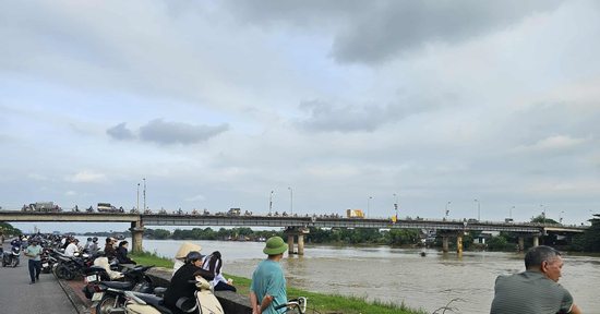 Chú rể 23 tuổi nghi nhảy sông, mất tích trong ngày cưới