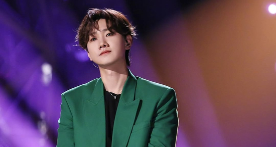 Nam ca sĩ bị fan cuồng quay lén, truy đuổi bằng ô tô suýt gây tai nạn