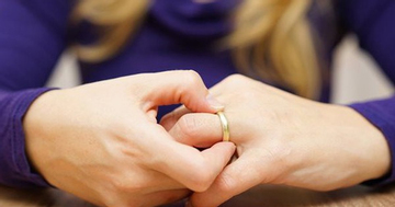 Nghe lời mẹ chọn người 'xứng đáng', tôi cay đắng: Mình đã lấy ai thế này?